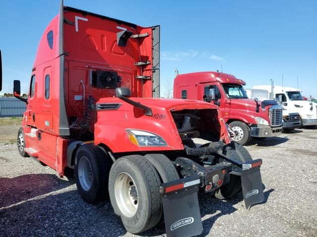 2019 Freightliner Cascadia 126