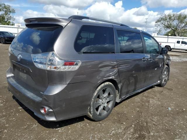 2016 Toyota Sienna SE