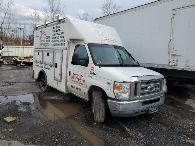 2014 Ford Econoline E350 Super Duty Cutaway Van