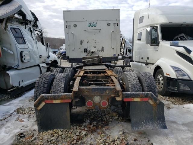 2017 Freightliner Cascadia 113