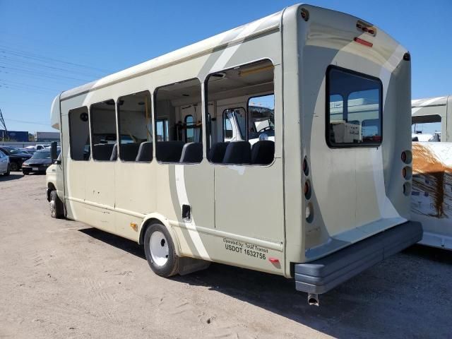 2013 Ford Econoline E450 Starcraft Bus