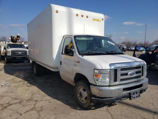 2016 Ford Econoline E450 Super Duty Cutaway Van