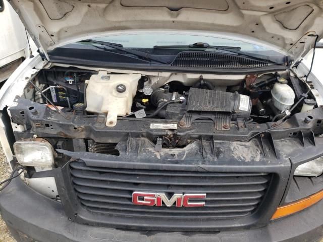 2004 GMC Savana Cutaway G3500