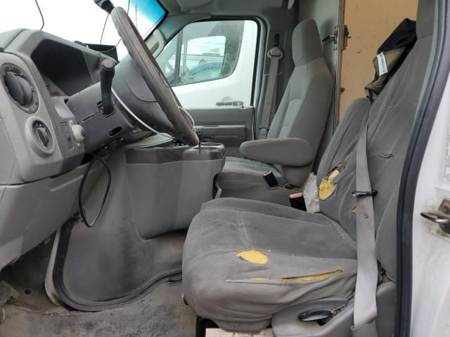 2016 Ford Econoline E450 Super Duty Cutaway Van