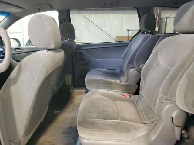 2005 Toyota Sienna CE