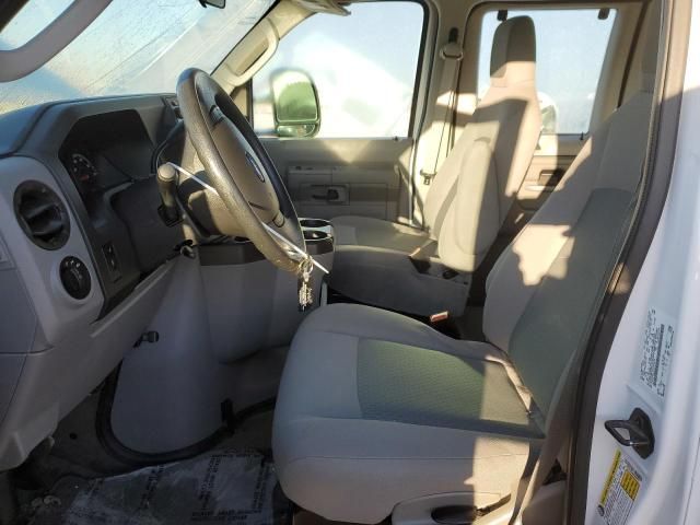 2014 Ford Econoline E350 Super Duty Wagon