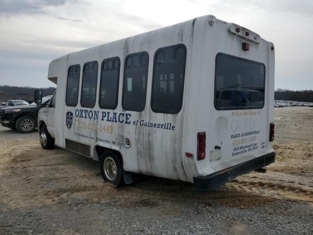 2013 Ford Econoline E350 Super Duty Cutaway Van
