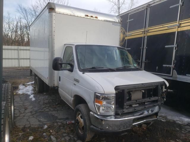 2018 Ford Econoline E350 Super Duty Cutaway Van