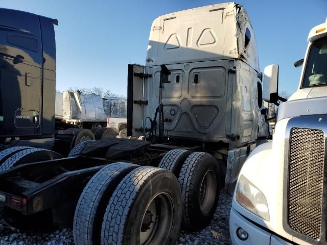 2019 Freightliner Cascadia 126