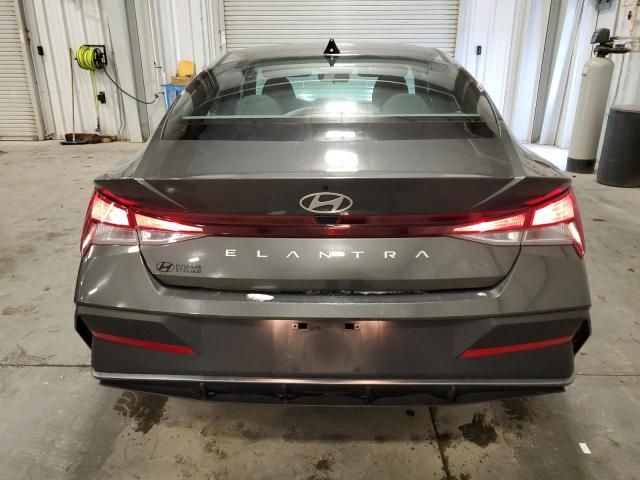 2024 Hyundai Elantra SE