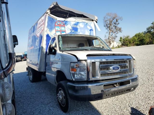 2017 Ford Econoline E350 Super Duty Cutaway Van