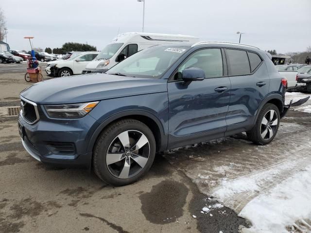 2022 Volvo XC40 T5 Momentum