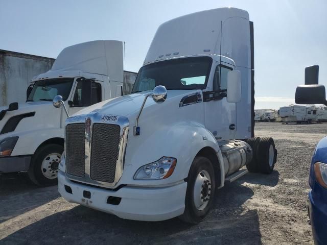 2013 Kenworth Construction T680