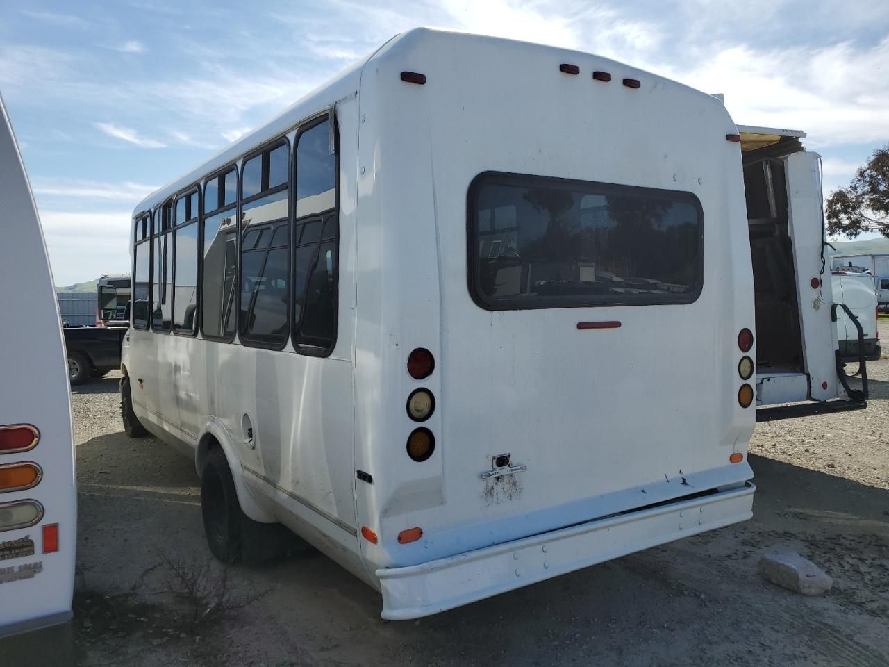 2003 Ford Econoline E450 Super Duty Cutaway Van