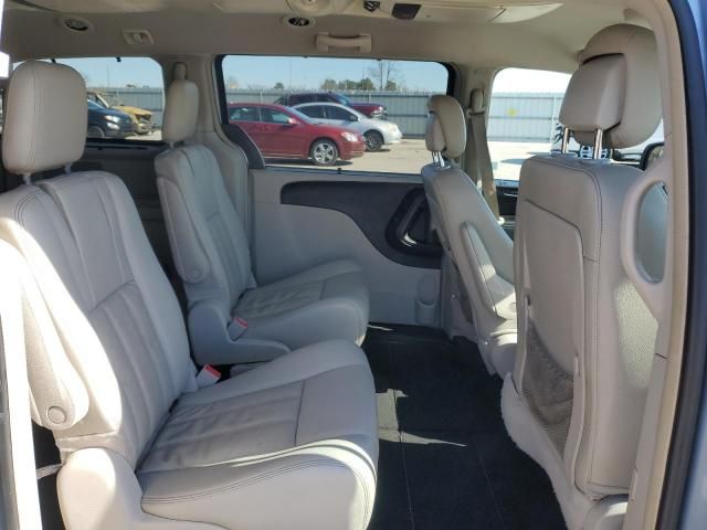 2012 Chrysler Town & Country Touring L