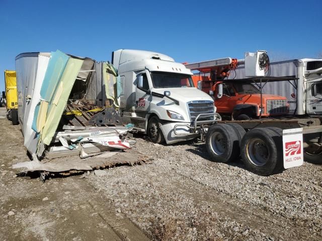 2022 Freightliner Cascadia Semi Truck