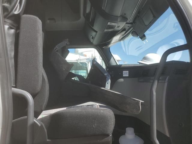 2020 Freightliner Cascadia Semi Truck