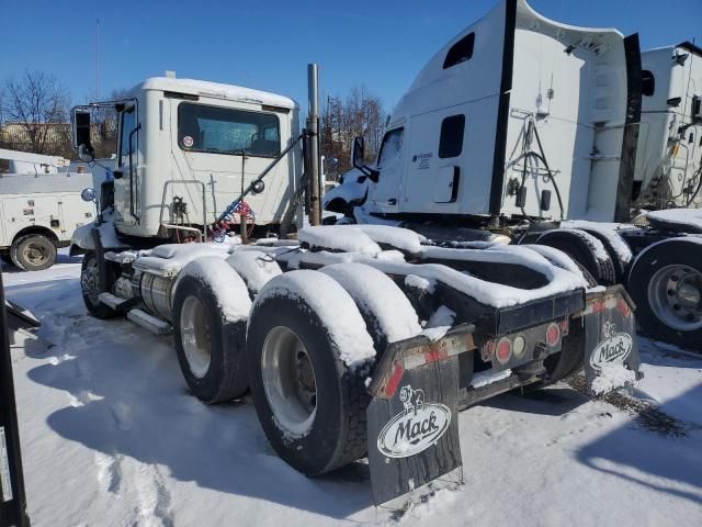 2017 Mack 600 CXU600