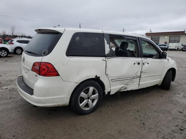 2010 Volkswagen Routan SE