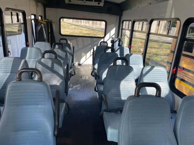 2012 Ford Econoline E450 Super Duty Cutaway Van