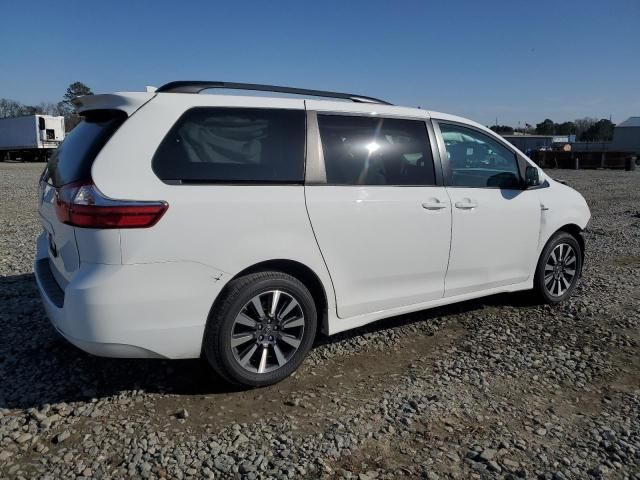 2018 Toyota Sienna LE