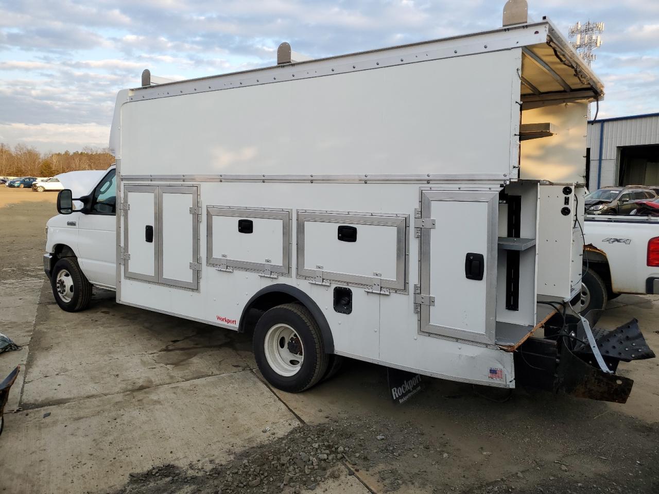 2025 Ford Econoline E450 Super Duty Cutaway Van
