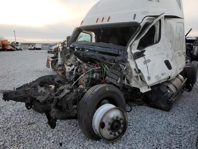 2021 Freightliner Cascadia 126