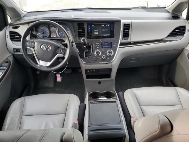 2015 Toyota Sienna XLE