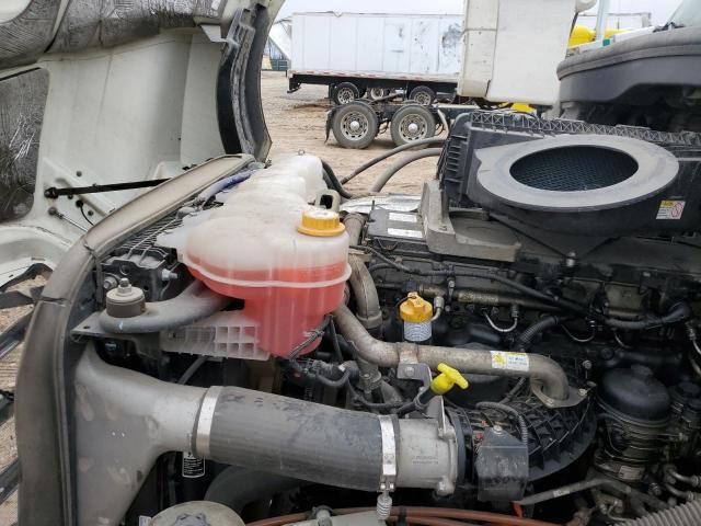 2018 Freightliner Cascadia 126