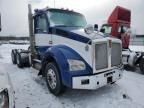 2016 Kenworth Construction T880