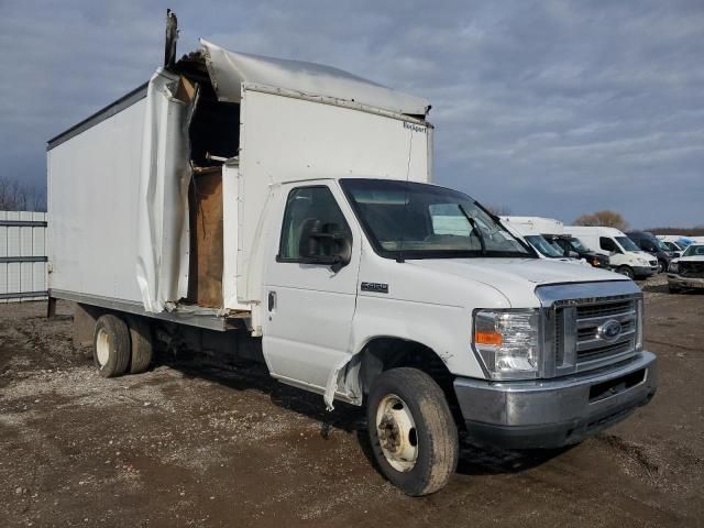 2019 Ford Econoline E450 Super Duty Cutaway Van