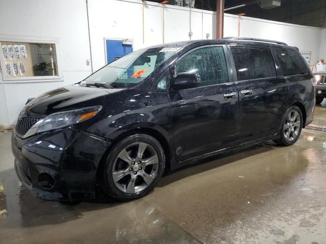 2015 Toyota Sienna Sport