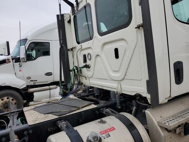 2018 Freightliner Cascadia 126