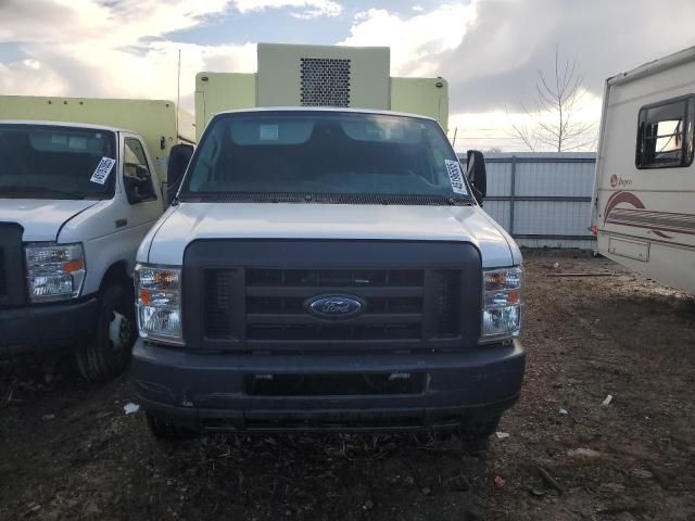 2019 Ford Econoline E450 Super Duty Cutaway Van
