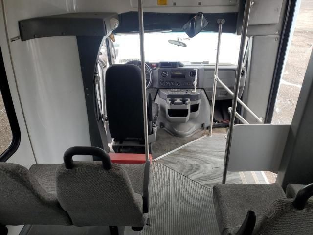 2009 Ford Econoline E450 Super Duty Cutaway Van