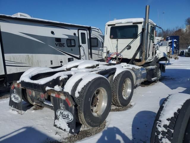 2017 Mack 600 CXU600