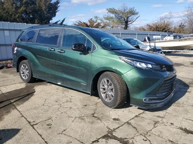 2021 Toyota Sienna XLE