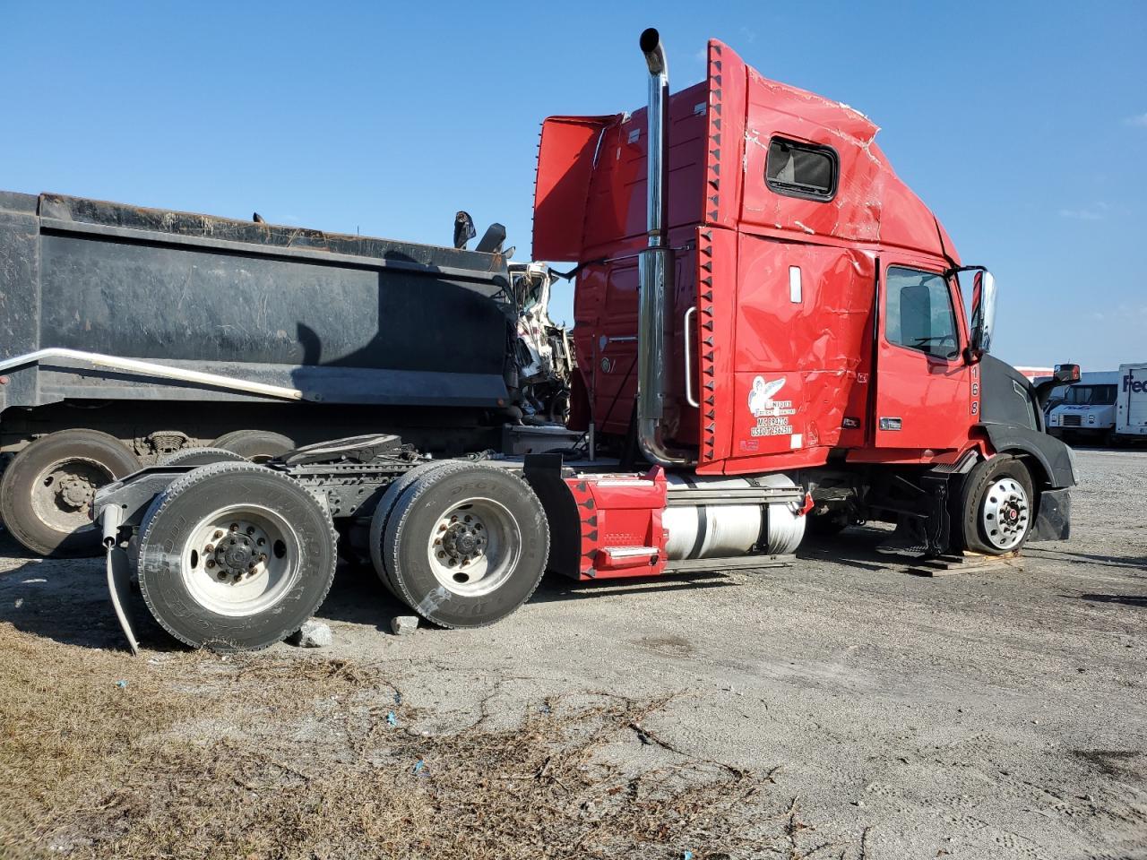 2006 Volv O VNL Semi Truck