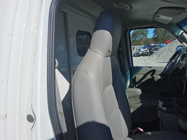 2012 Ford Econoline E350 Super Duty Cutaway Van