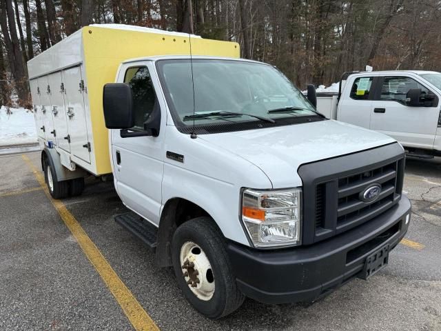 2019 Ford Econoline E450 Super Duty Cutaway Van