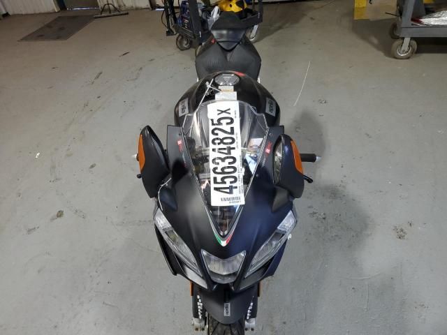 2015 Aprilia RSV4 R