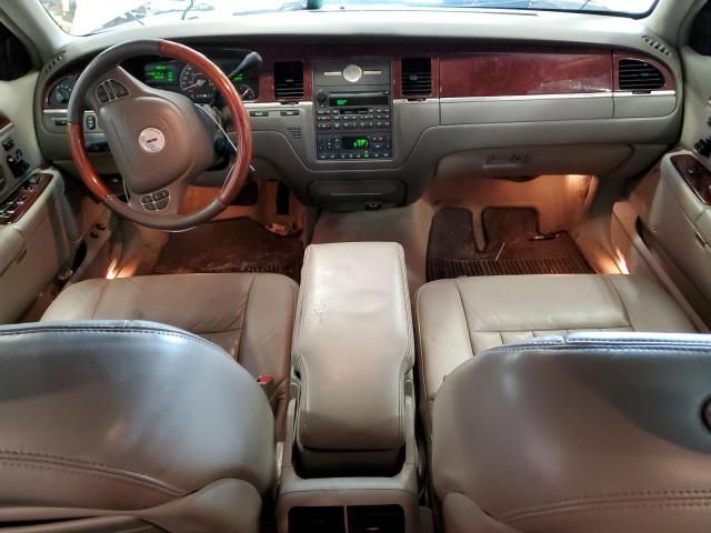 2003 Lincoln Town Car Signature