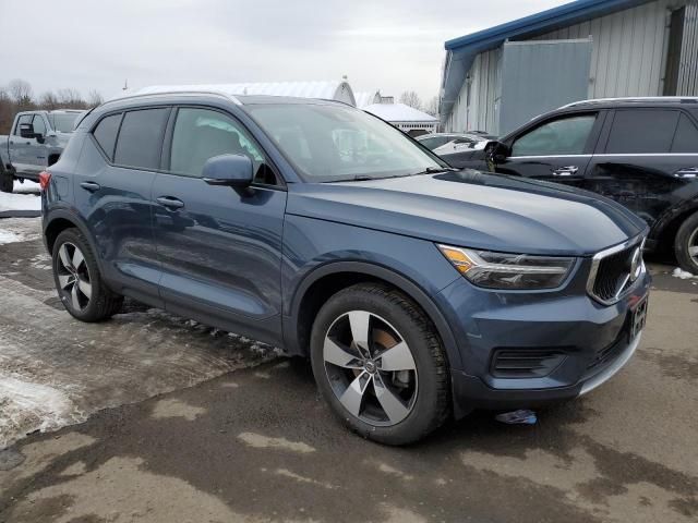 2022 Volvo XC40 T5 Momentum