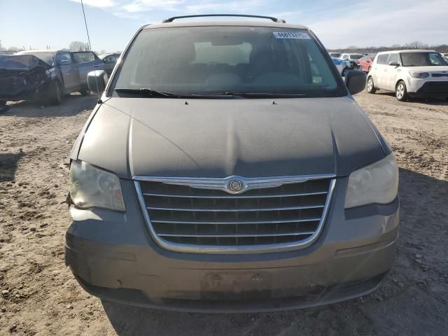 2010 Chrysler Town & Country LX