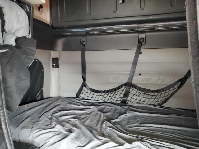 2020 Freigliner Cascadia 126