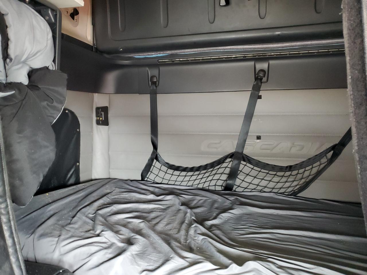 2020 Freigliner Cascadia 126