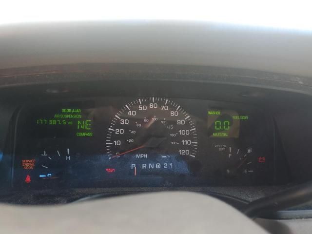 2000 Lincoln Town Car Signature