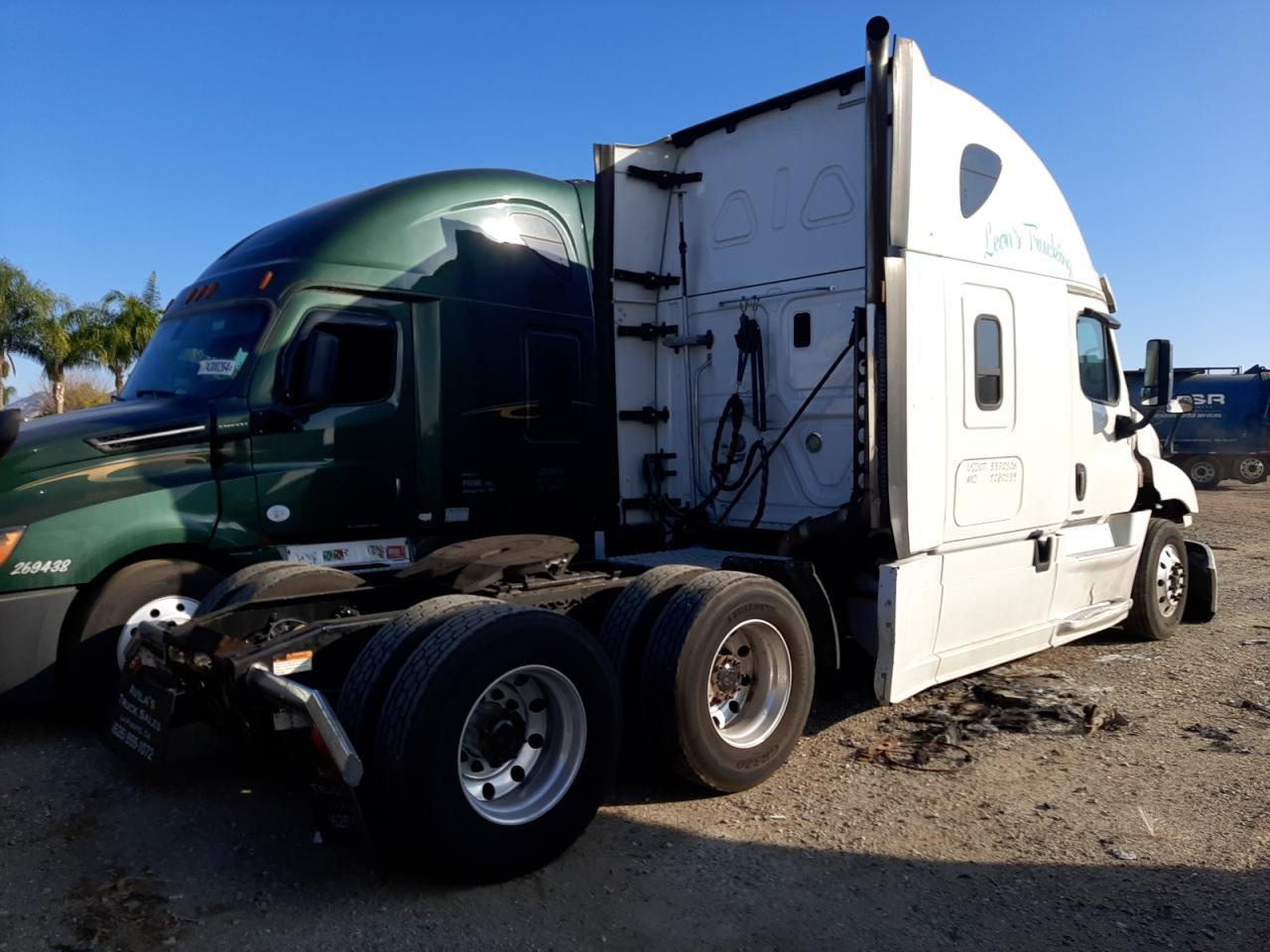2016 Freightliner Cascadia 125 Semi Truck
