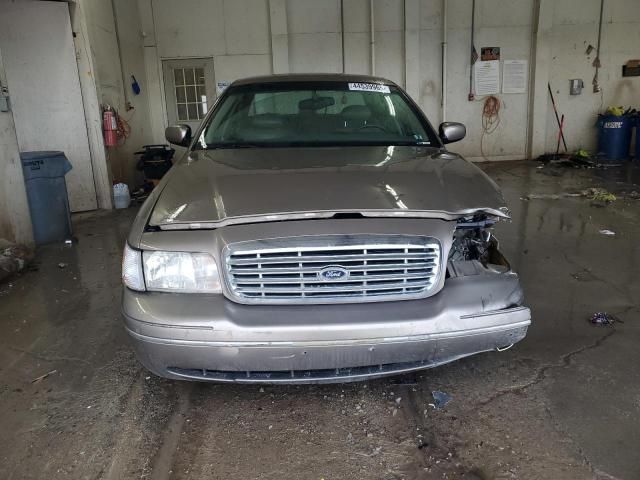 2001 Ford Crown Victoria LX