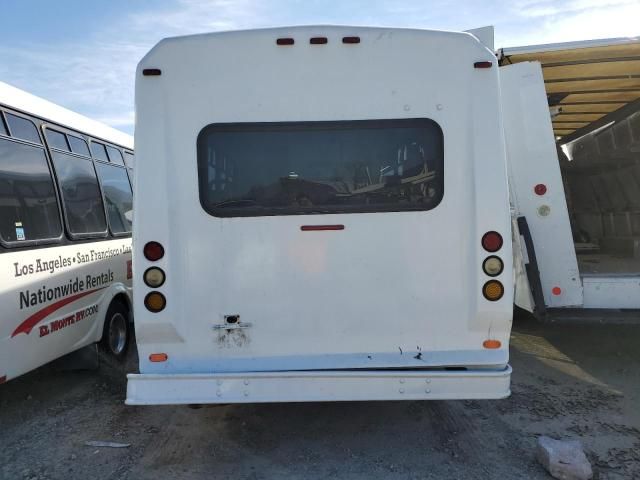 2003 Ford Econoline E450 Super Duty Cutaway van